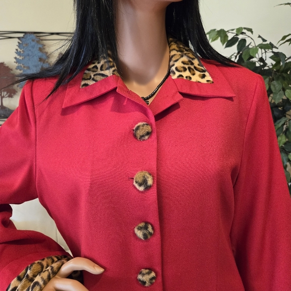 Lew Magram Red Woman's Business Suit with Leopard Print Collar & Cuffs, Size 12 - Picture 9 of 14